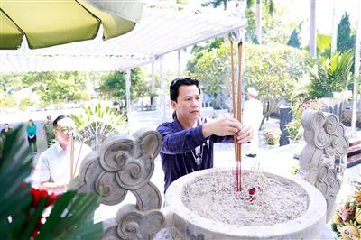 Đoàn ĐBQH khóa XV tỉnh Hà Giang viếng Nghĩa trang Liệt sỹ Quốc gia Vị Xuyên và Đền thờ các Anh hùng Liệt sỹ Điểm cao 468
