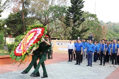 Đoàn thanh niên Bộ TN&MT: Hành động nhỏ, ý nghĩa lớn vì biển đảo quê hương