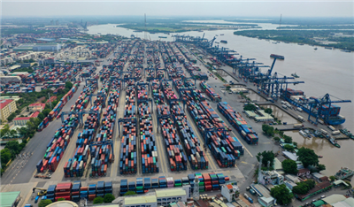 Gần 5.000 container vô chủ 'ăn vạ' cảng biển