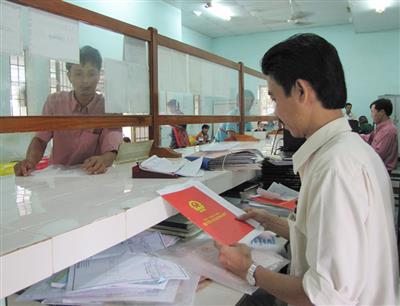 Giấy chứng nhận quyền sở hữu tài sản gắn liền với đất và những vấn đề đặt ra trong Dự thảo Luật Đất đai (sửa đổi)