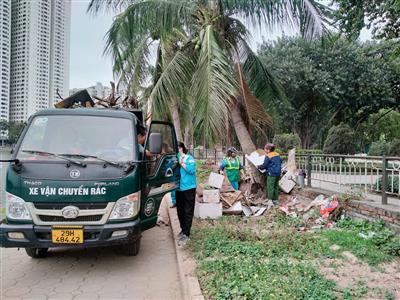 Hà Nội: Dọn rác thải, xanh hoá khu vực hồ Linh Đàm