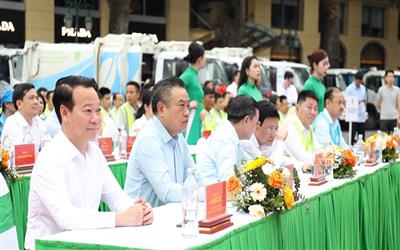 Hà Nội: Ra quân vận hành phương tiện, thiết bị vệ sinh môi trường hiện đại