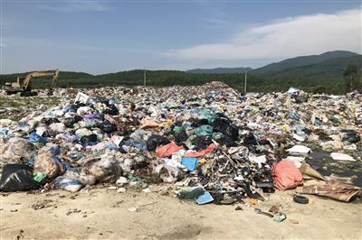 Hà Tĩnh: Rác thải tồn đọng lớn do chậm phê duyệt đề án thu gom, xử lý