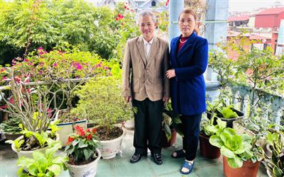 Hai vợ chồng làm chế phẩm vi sinh để xử lý rác thải