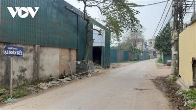 Hàng trăm nhà xưởng lấn chiếm đất ngoài đê sông Hồng hưởng lợi do không đóng thuế