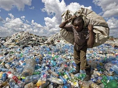 Hiệp ước chống ô nhiễm nhựa toàn cầu bế tắc vì bất đồng Âu-Mỹ