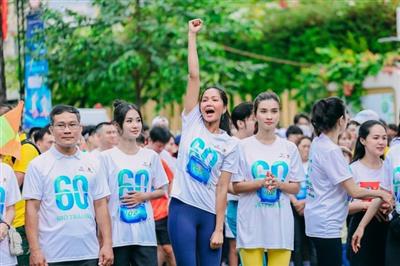 Hoa hậu H'Hen Niê cùng hàng ngàn bạn trẻ tham gia chạy bộ, hưởng ứng chiến dịch Giờ Trái đất 2023