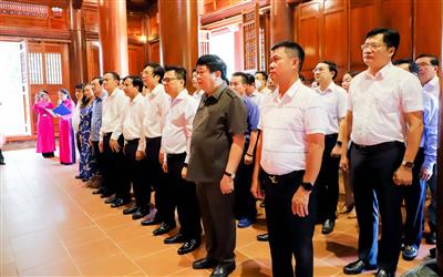 Hội Nhà báo Việt Nam và các cơ quan báo chí dâng hương tưởng niệm Chủ tịch Hồ Chí Minh