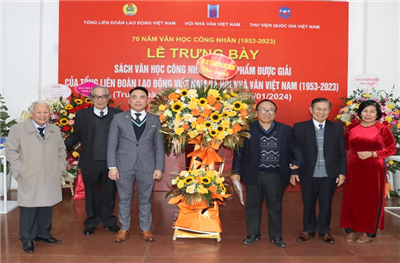 Khai mạc trưng bày sách văn học công nhân đạt giải từ năm 1953 đến nay