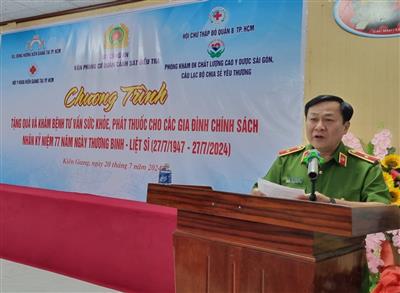 Kiên Giang: Khám sức khoẻ và trao tặng quà cho bà con xã vùng sâu vùng xa nhân Kỷ niệm ngày Thương binh Liệt sĩ