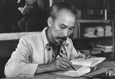 Kỷ niệm 134 năm ngày sinh Chủ tịch Hồ Chí Minh (19/5/1890-19/5/2024): Rèn luyện đạo đức cách mạng như ‘ngọc càng mài càng sáng, vàng càng luyện càng trong’