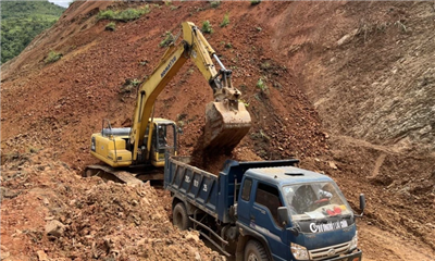 Lai Châu: Sạt lở gây ách tắc giao thông trên quốc lộ 4H