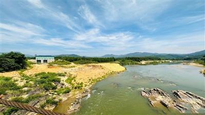 Lấn sông, chặn dòng chảy khi thi công dự án ở miền núi Quảng Ngãi