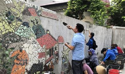 Lan tỏa thông điệp bảo vệ môi trường bởi tranh ghép tường làm từ phế liệu