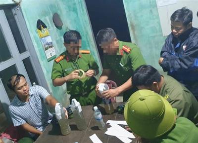 Lộ nhiều đường ống nước thải của doanh nghiệp tuồn ra sông Sa Lung