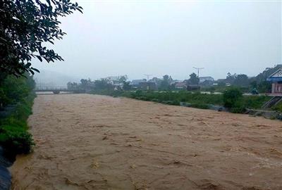 Lũ trên các sông ở Quảng Nam, Quảng Ngãi đang lên nhanh