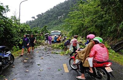 Mưa lớn gây thiệt hại tại nhiều địa phương