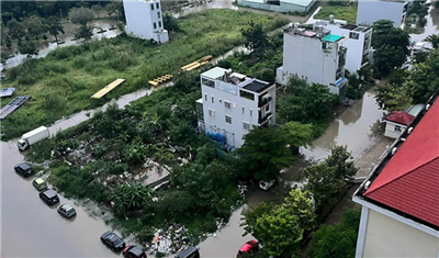 Mưa lớn kết hợp triều cường khiến Thành phố Hồ Chí Minh ngập nặng