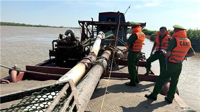 Nam Định yêu cầu tăng cường quản lý hoạt động khai thác cát