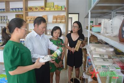 Nâng cao vai trò của phụ nữ trong quản lý rác thải nhựa