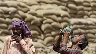 Nắng nóng cùng cực thách thức khả năng sống sót ở Ấn Độ, Pakistan