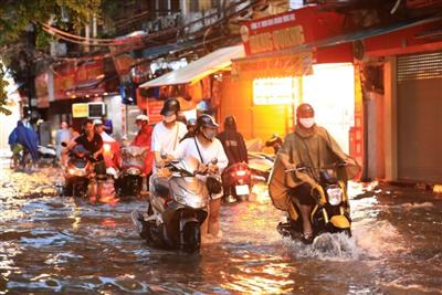 Ngập lụt sau mưa ở các thành phố lớn, câu chuyện không của riêng ai