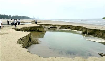 Nghệ An: Bắt quả tang doanh nghiệp khai thác trái phép 500m3 cát biển