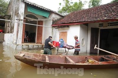 Nghệ An, Hà Tĩnh thiệt hại nặng do mưa lũ, gần 20.000 ngôi nhà ngập trong nước