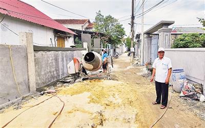 Người dân hiến đất mở rộng đường