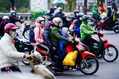 Người dân lỉnh kỉnh đồ đạc hối hả trở lại thủ đô