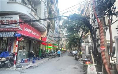 Nguy cơ từ "rác" trời trong ngõ nhỏ