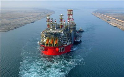 Nhiều hãng vận tải biển nối lại hành trình qua kênh đào Suez