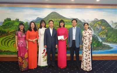 Những bóng hồng kết nối giữa đất liền và biển xa