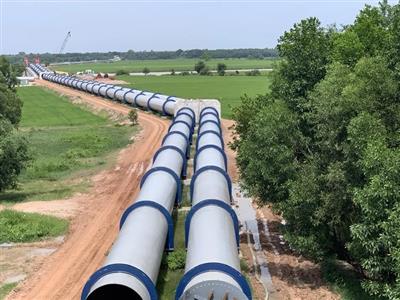 Nông dân hưởng lợi từ hệ thống thủy lợi khép kín