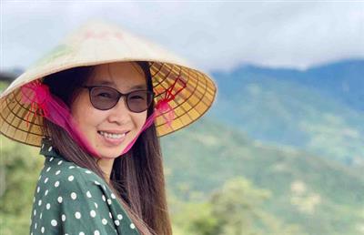 Nữ GS người Việt thứ 2 tại Anh Bùi Thị Minh Hồng và câu chuyện thành công nhờ 'triết lý xe buýt'