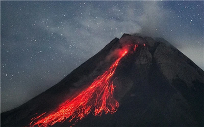 Núi lửa phun trào ở Indonesia, 11 người leo núi thiệt mạng