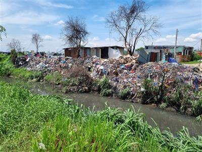 Ô nhiễm ở các khu dân cư xã chuẩn nông thôn mới xã Đông Thạnh, huyện Hóc Môn