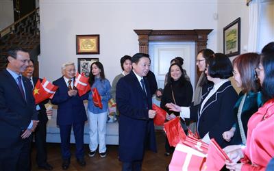 Phó Thủ tướng Trần Hồng Hà gặp gỡ bà con kiều bào tại Đan Mạch