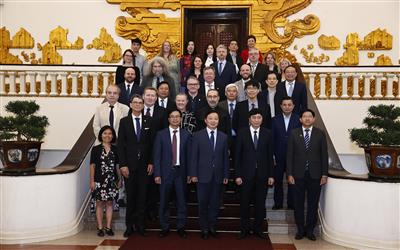 Phó Thủ tướng Trần Hồng Hà tiếp các nhà khoa học quốc tế về môi trường