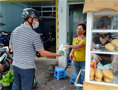Phong trào 'tẩy chay' túi nilon ở một thị trấn của Hà Nội
