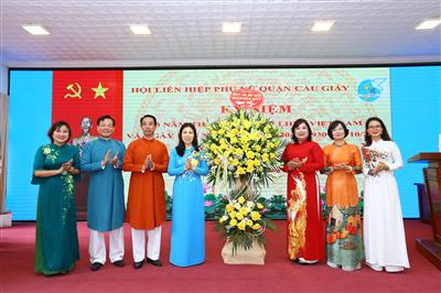 Phụ nữ Cầu Giấy chung tay phân loại, thu gom, xử lý rác thải