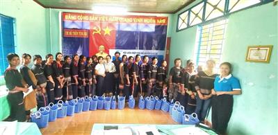 Phụ nữ dân tộc thiểu số Chư Sê bảo vệ môi trường