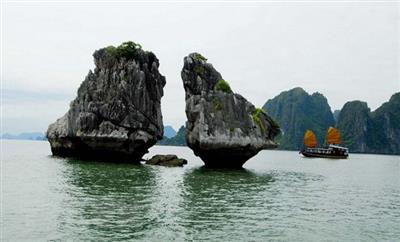 Quảng Ninh triển khai giải pháp bảo tồn Hòn Trống Mái ở Vịnh Hạ Long