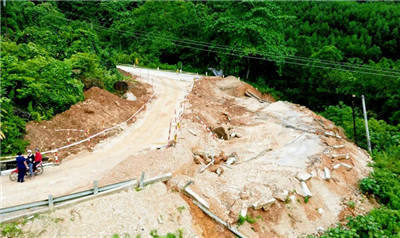 Quốc lộ 16, đoạn qua tỉnh Nghệ An bị sạt lở nghiêm trọng