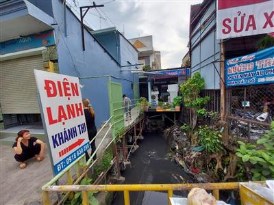 San lấp nhiều kênh rạch thoát nước, TPHCM ngày càng ngập nặng