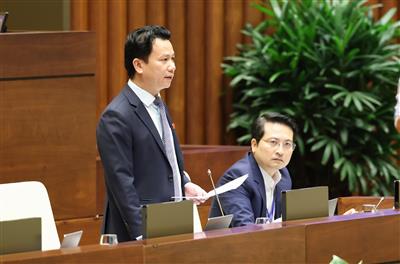 Bộ trưởng Tài nguyên và Môi trường Đặng Quốc Khánh trả lời chất vấn trước Quốc hội