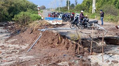 Sạt lở nghiêm trọng gây nguy cơ vỡ đê biển Đông, Bạc Liêu khẩn cấp ứng phó