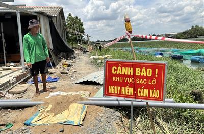 Sụt lún, sạt lở đê bao sông Vàm Cỏ Tây (Long An): Hơn 360 hộ dân bị ảnh hưởng