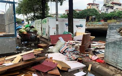 Tái diễn nạn đổ trộm chất thải rắn cồng kềnh tại Hà Nội: Cần sớm có giải pháp căn cơ