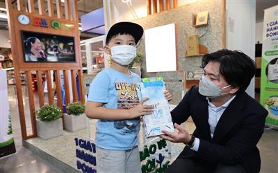 Tái khởi động chương trình thu gom vỏ hộp giấy tại các siêu thị Mega Market ở Hà Nội và TP. Hồ Chí Minh